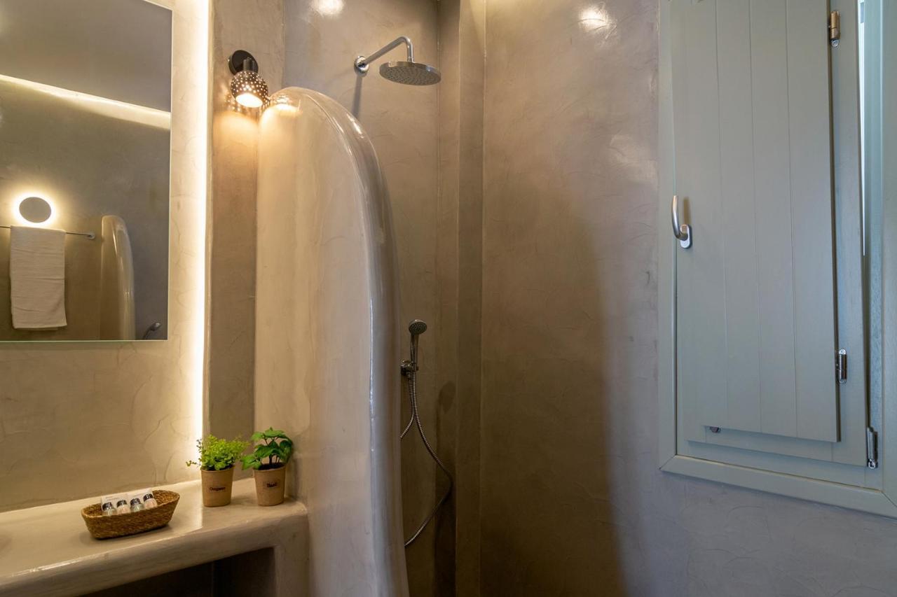 Dolce Suites Kamári エクステリア 写真