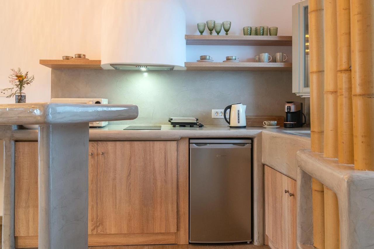Dolce Suites Kamári エクステリア 写真