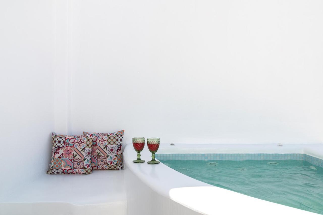 Dolce Suites Kamári エクステリア 写真